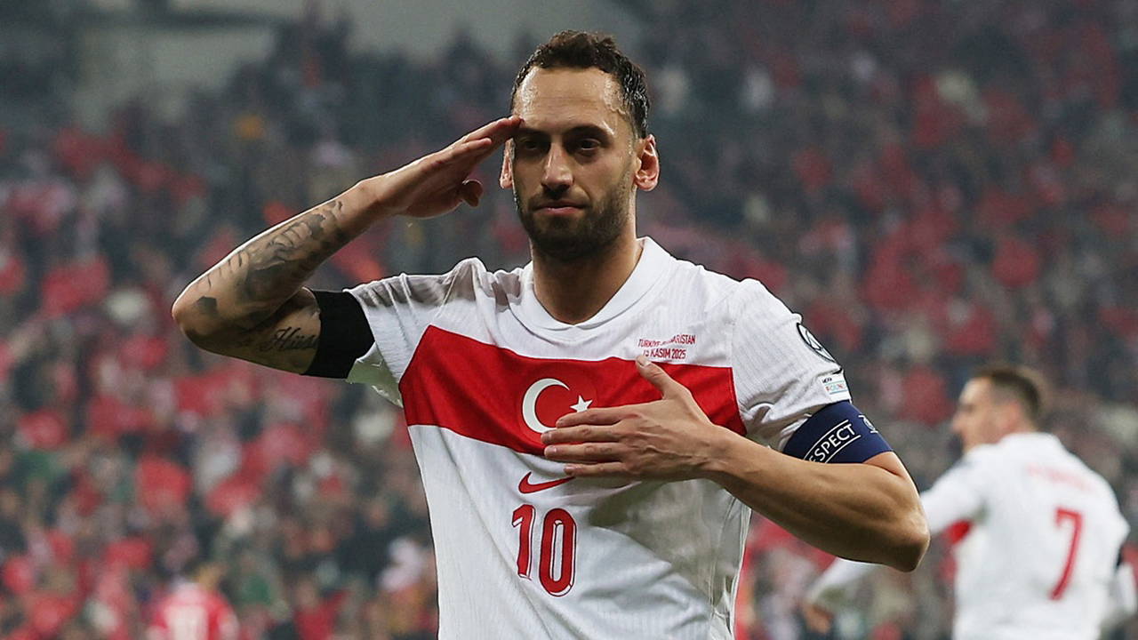 Hakan Çalhanoğlu, Bülent Korkmaz'ı yakaladı!