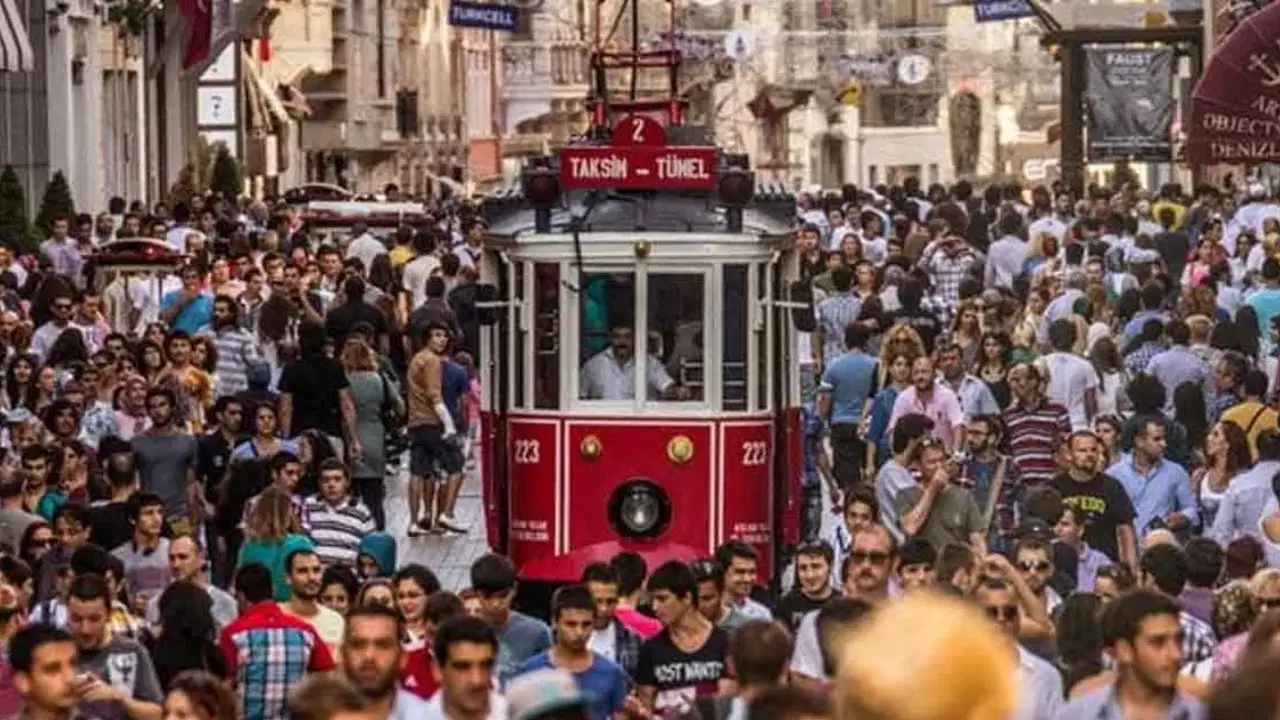TÜİK'e göre Türk halkı en çok uykuya zaman ayırdı: Gazete ve dergi okuma oranı 10 yılda yüzde 39,4'ten yüzde 20,1'e düştü