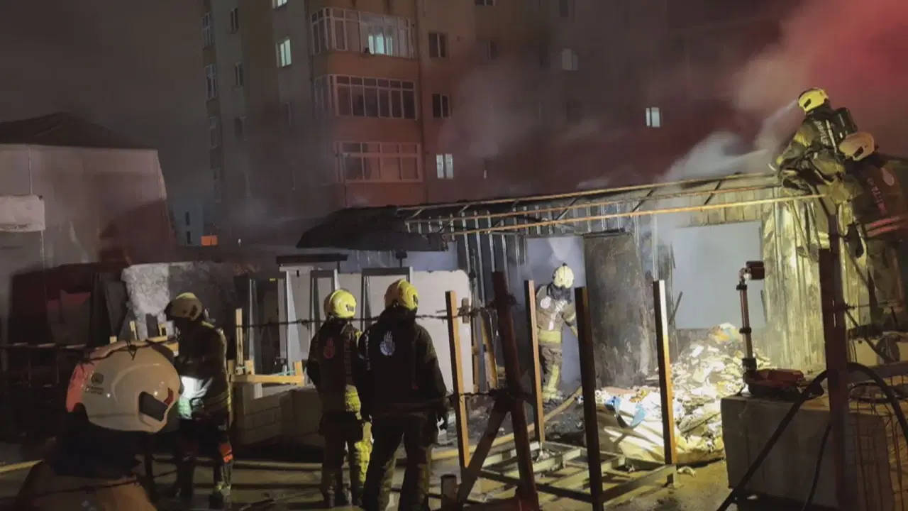 Ataşehir'de mermer atölyesindeki konteynerde yangın paniği!