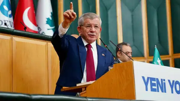 Ahmet Davutoğlu'ndan 'AKP'ye dönüş iddialarına kürsüden yanıt: 'Ne bir makamın ne de adaylığın peşindeyim'