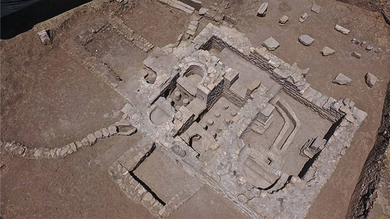 Fidan dikmek için çukur açtı,  1700 yıllık Roma hamamı gün yüzüne çıktı