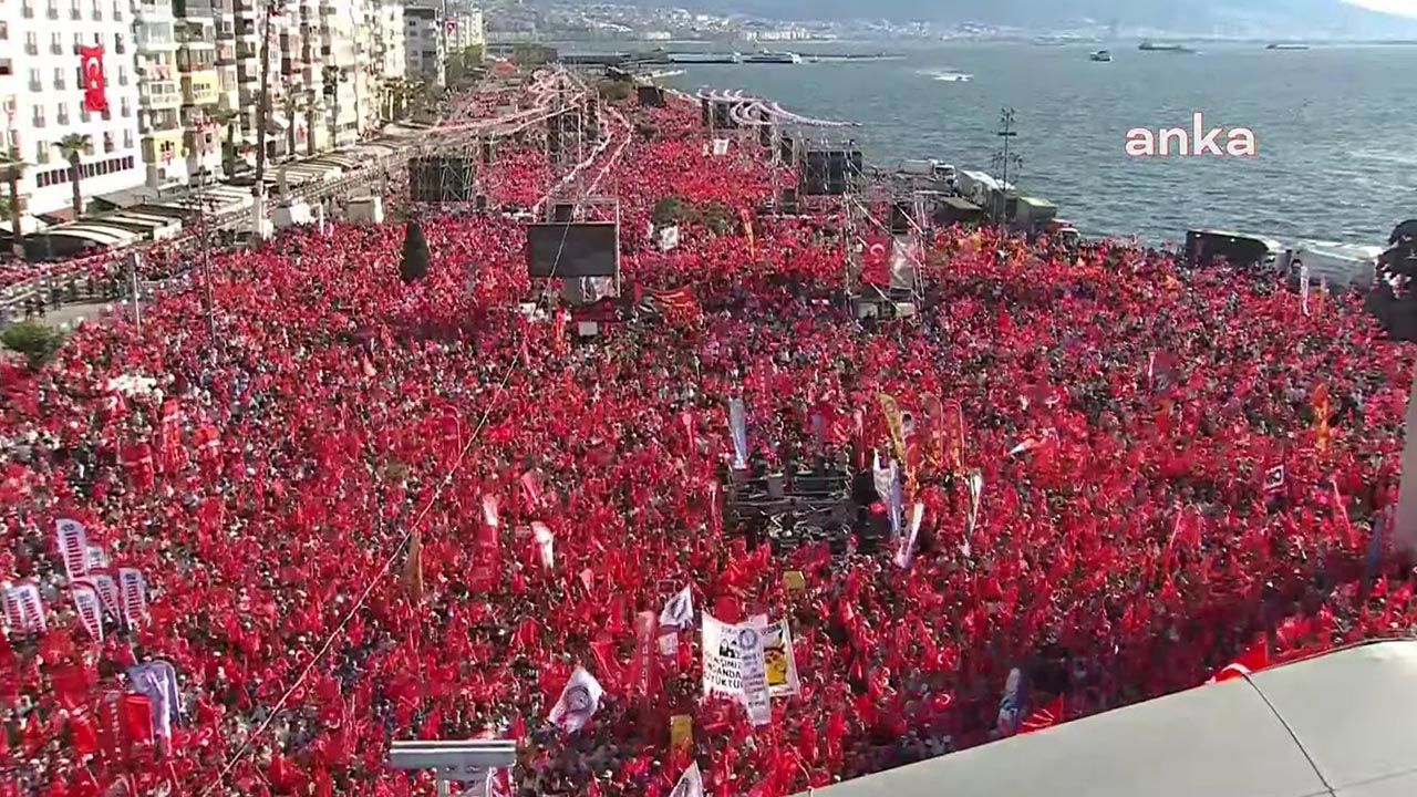 Büyük İzmir Mitingi'ne geri sayım: Yüzbinler Türk bayrakları ile Gündoğdu'nda toplandı
