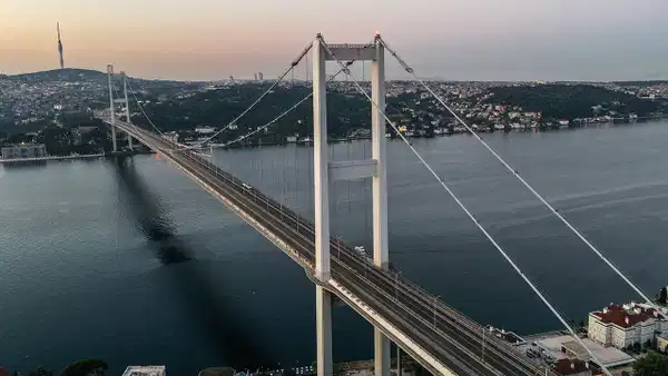 15 Temmuz Şehitler Köprüsü trafiğe açıldı: Metrobüs seferleri normale döndü