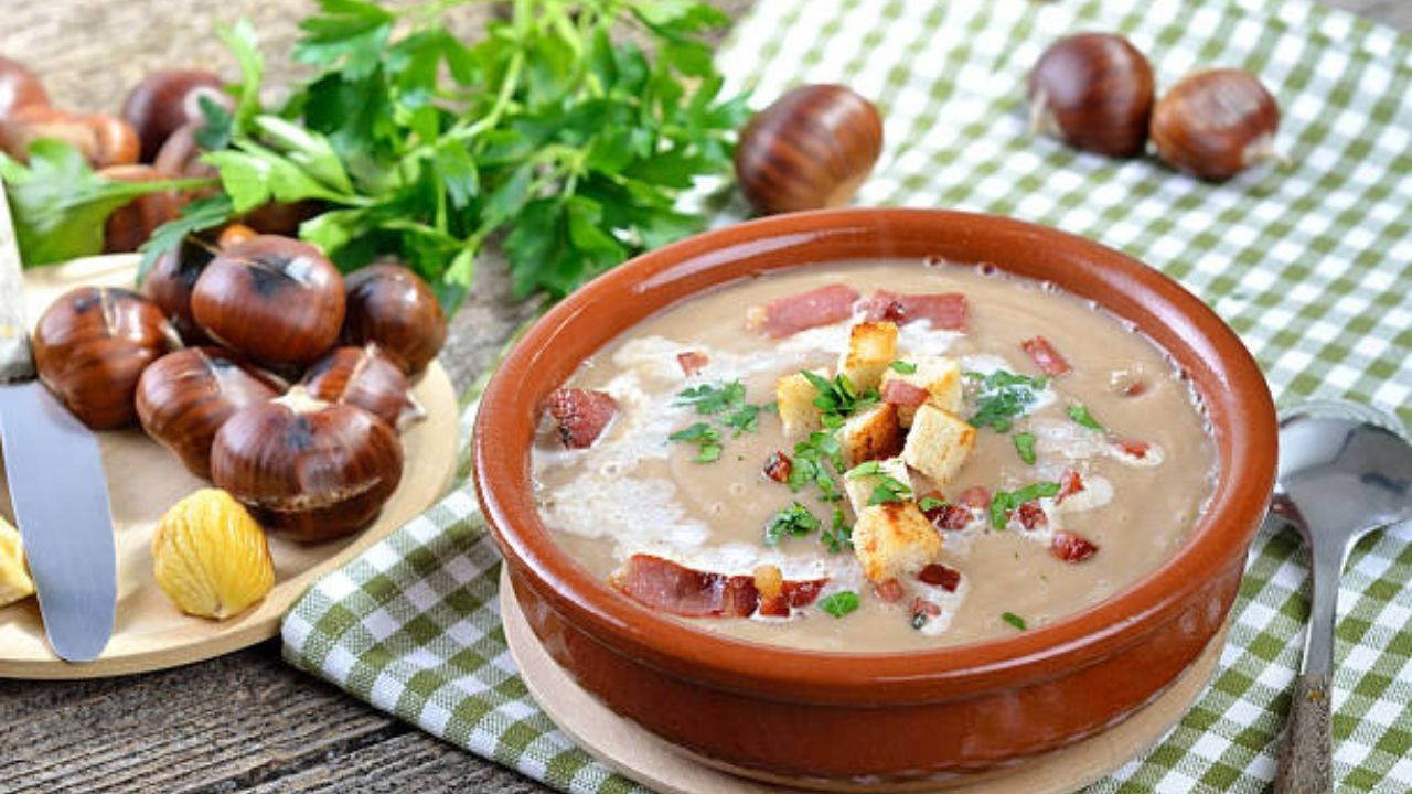 Kış sofralarına çok yakışan lezzet: Kestane çorbası tarifi