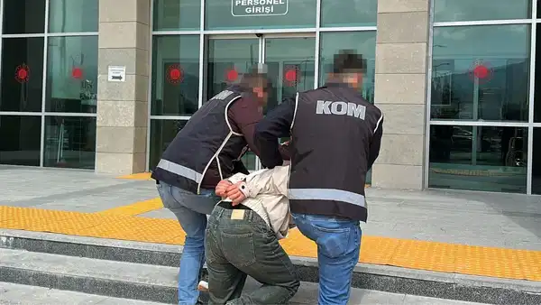 Kütahya’da 'Daltonlar' operasyonu: Kapı döşemesinden el bombası çıktı!