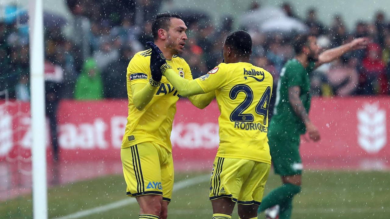 Eski Fenerbahçeli amatör kulüp ile futbola döndü!