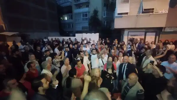 CHP İzmir İl Başkanlığı önünde “Hain Kemal” sloganları