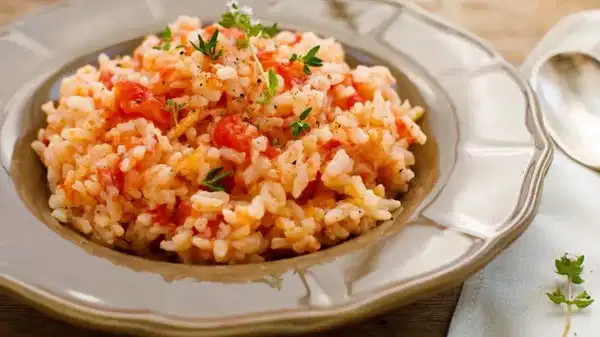 Pilavın sebzeli hali: Domatesli pilav tarifi