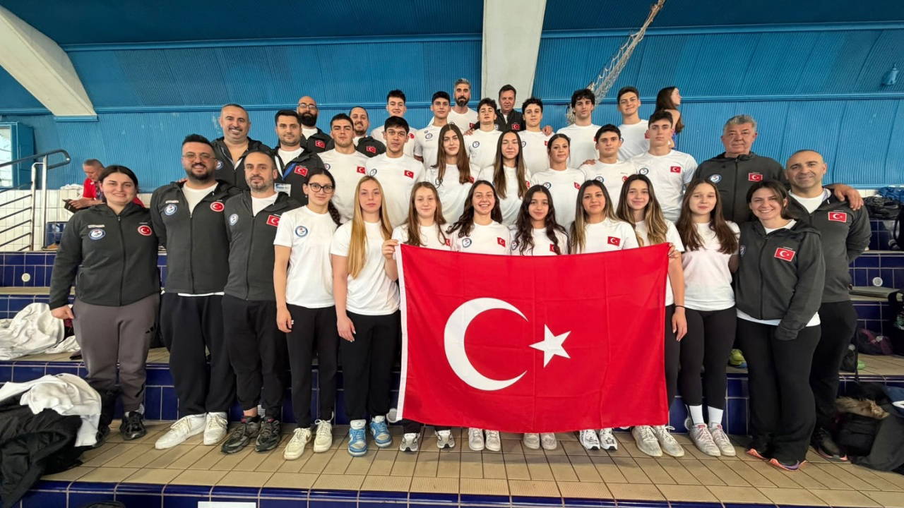 Milli yüzücüler, Prag ve Graz'da 13 madalya daha kazandı!