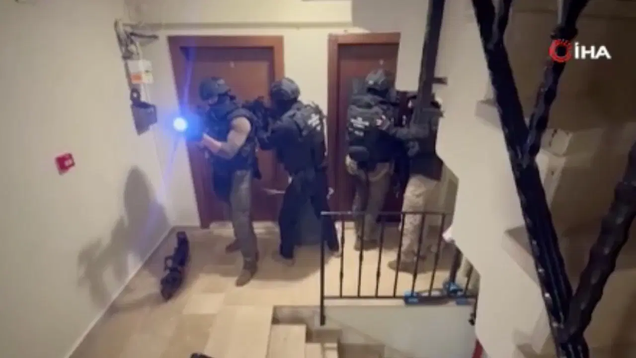 İstanbul'da FETÖ'nün 'gaybubet evleri'ne operasyon: 5 gözaltı, milyonluk döviz