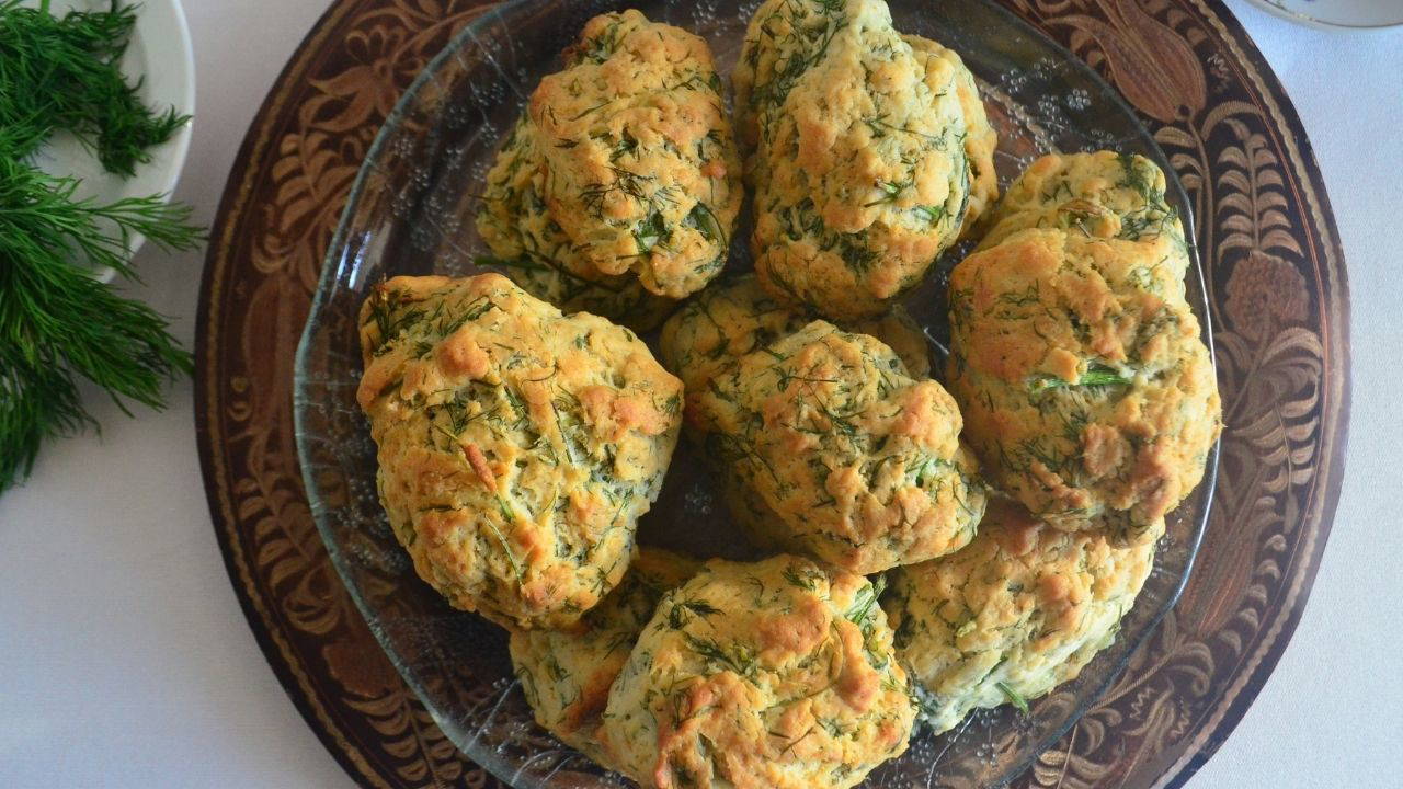 Mis gibi kokusu ve yumuşacık hamuruyla: Dereotlu poğaça tarifi