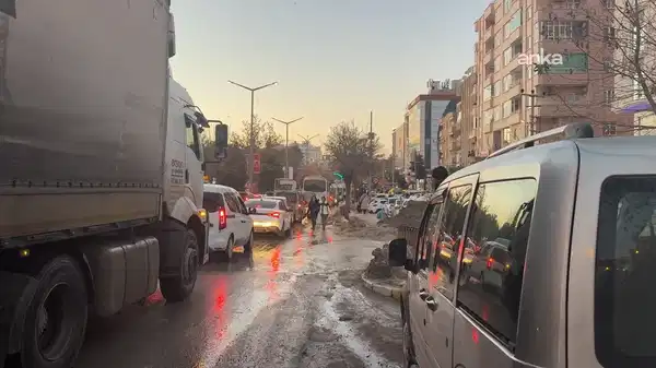 Mardin'de buzlanma etkisi: Trafik ve yaya ulaşımında aksama