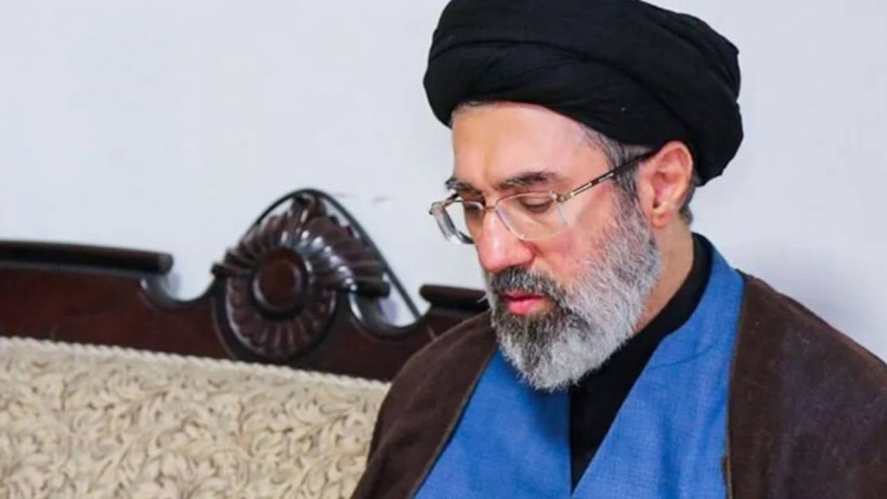 İranlı yetkili açıkladı: Mücteba Hamaney bombalanan hastanenin enkazından çıkarılmış