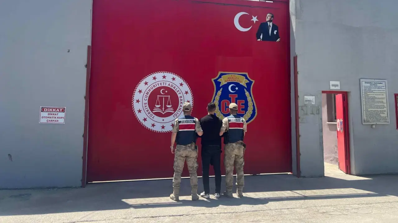 30 yıl kesinleşmiş hapis cezası olan şahıs mandalina bahçesinde yakalandı