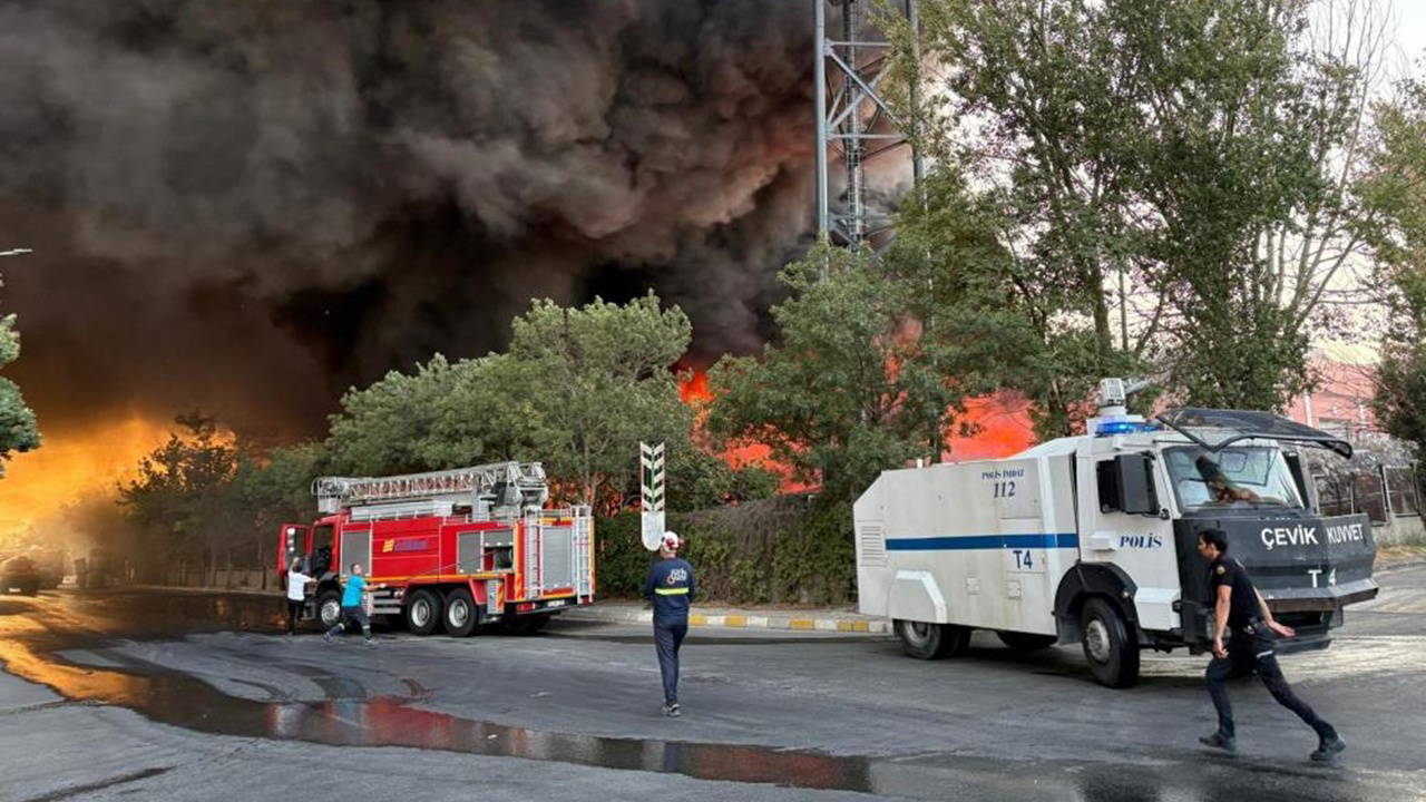 Tekstil fabrikasında yangın: Müdahale sürüyor!