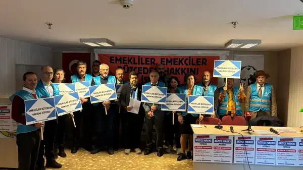 Emekli pazara alışverişe değil döküntü toplamaya gidiyor