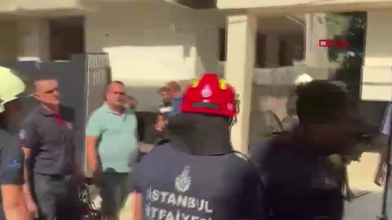 İstanbul'da metruk binada kiriş çöktü: Söküm yapan işçi altında kaldı
