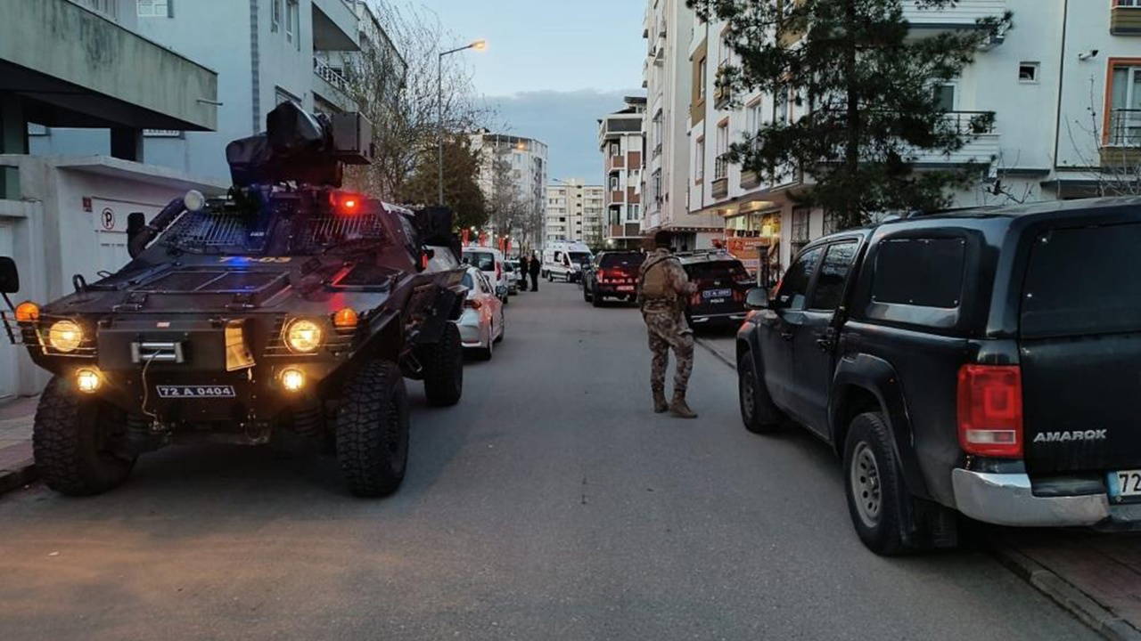 Aile katliamı: 17 yaşındaki çocuk annesini ve ağabeyini öldürdü
