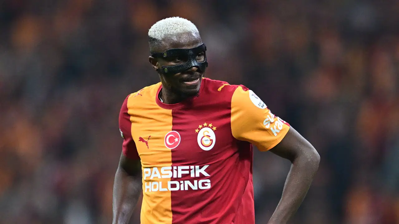Dev derbiye Victor Osimhen damga vurdu