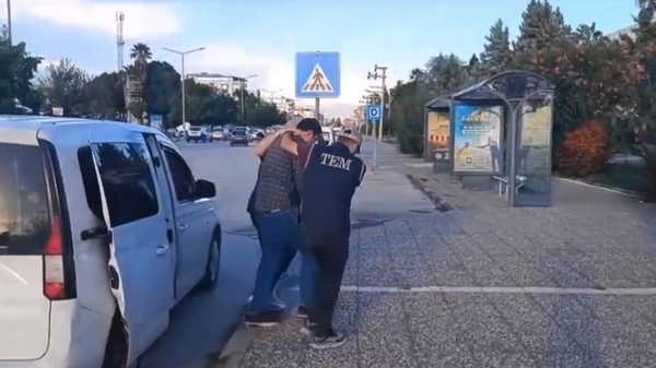İş insanlarına sohbet imamlığı yapıyordu: FETÖ zanlısı sahte kimlikle yakalandı!
