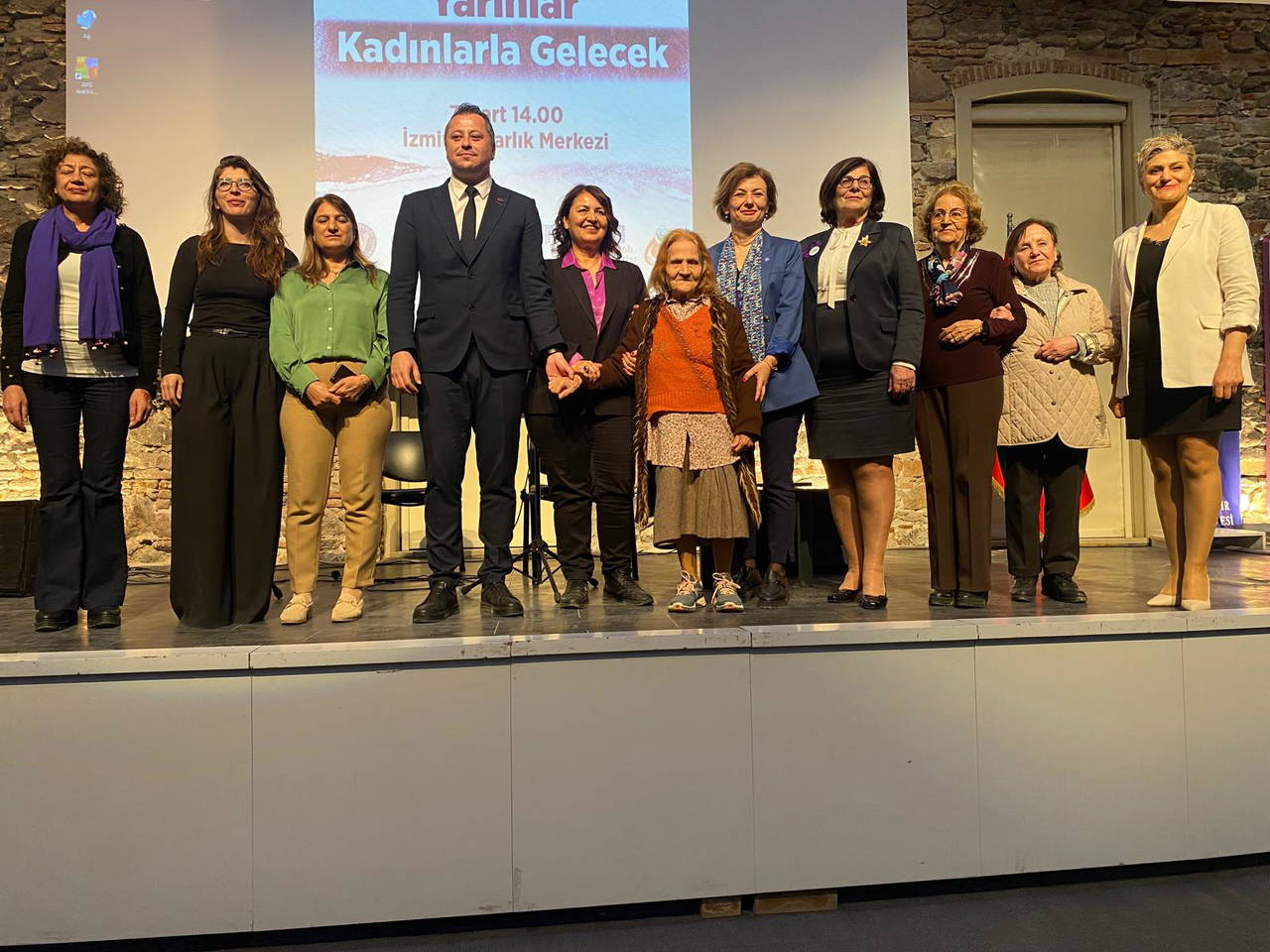 İzmir’de 8 Mart mesajı: “Eşit ve Özgür Yarınlar Kadınlarla Gelecek”
