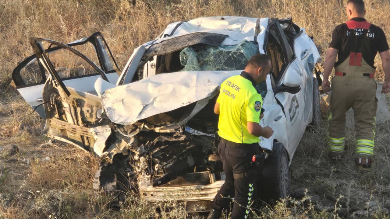 Şırnak'ta otomobilin tarlaya devrilmesi: 1 ölü, 2 yaralı