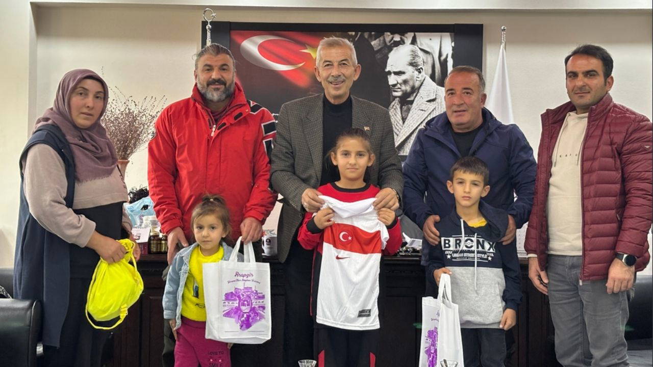 Minik güreşçiden büyük başarı