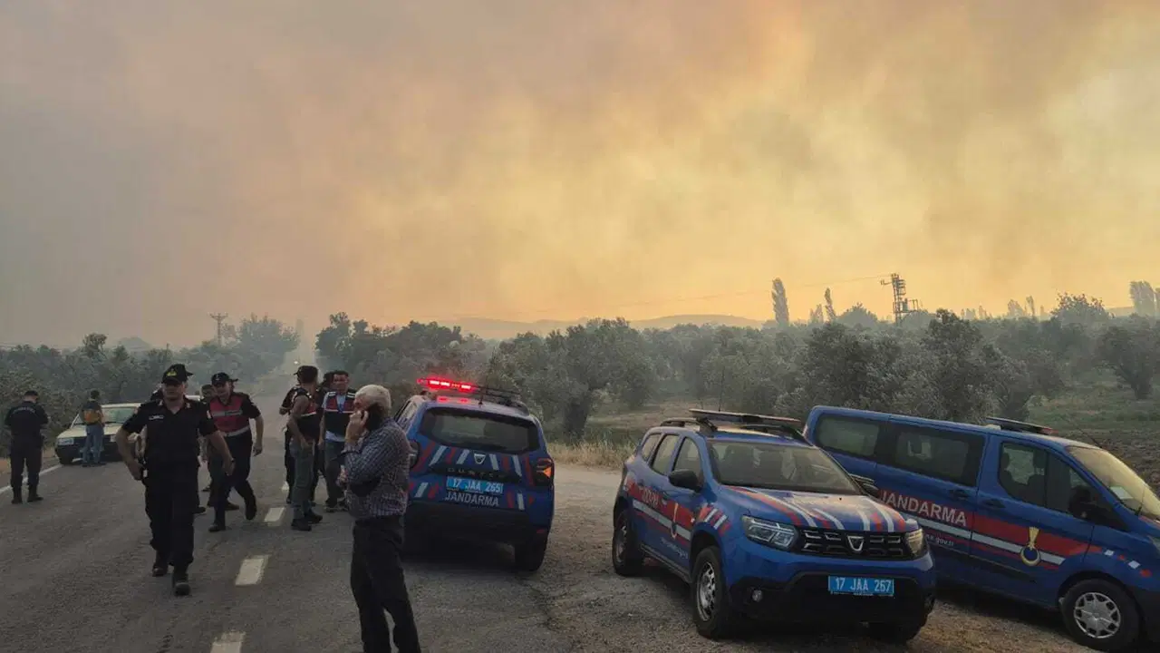 Çanakkale’de orman yangını büyüdü: İki köy tahliye ediliyor!