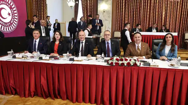 CHP'den Komisyon'a 'İmralı' sorusu: 'AKP Grubu'nun da böyle bir talebi var mı, yok mu?'