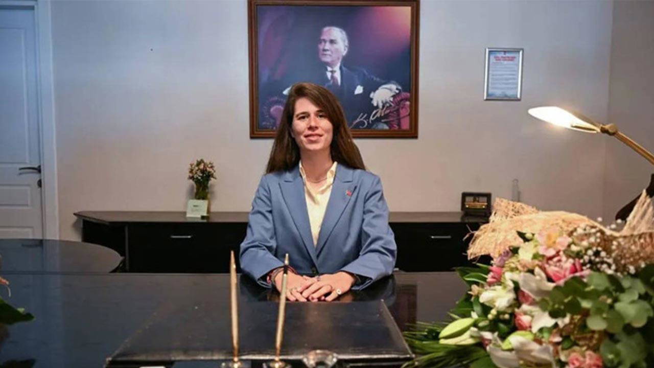 Çeşme Belediye Başkanı Lâl Denizli'nin adliyedeki işlemleri tamamlandı