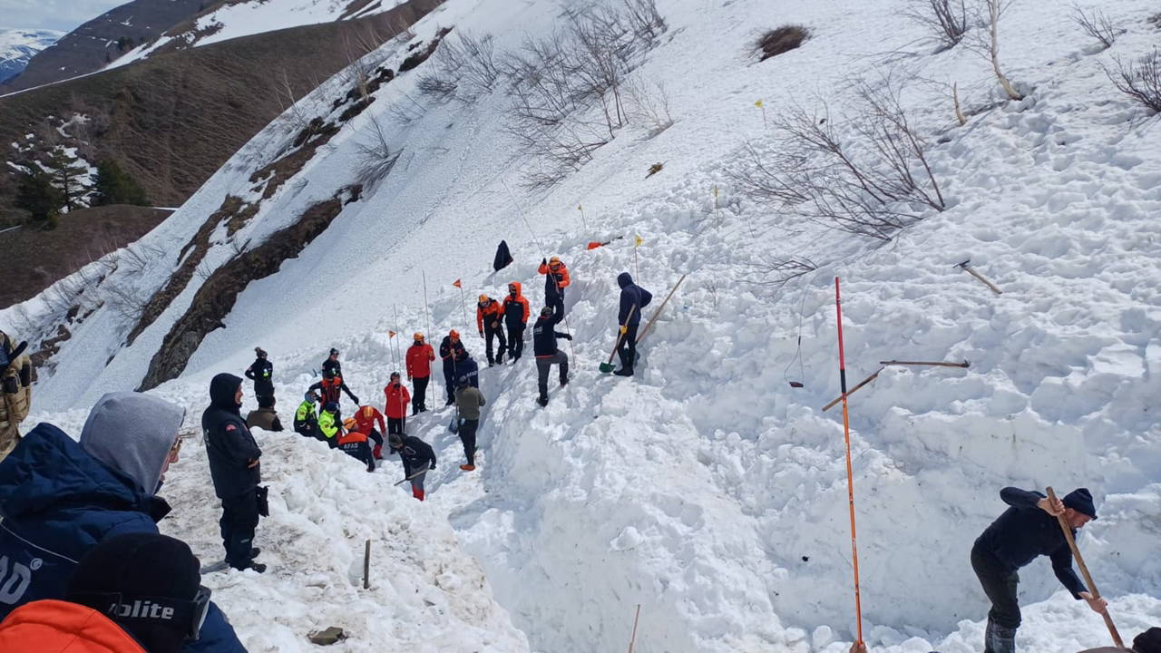 4 ay önce çığ altında kalmıştı: Çoban için yeniden arama çalışması başlatıldı