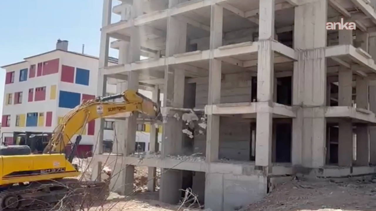 Şanlıurfa'da müteahhit kendi inşaatını ihbar etti: 5 katı tamamlanan bina yıkıldı!