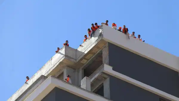 Denizli’de çatıya çıkan işçiler ile firma arasında mutabakat sağlandı