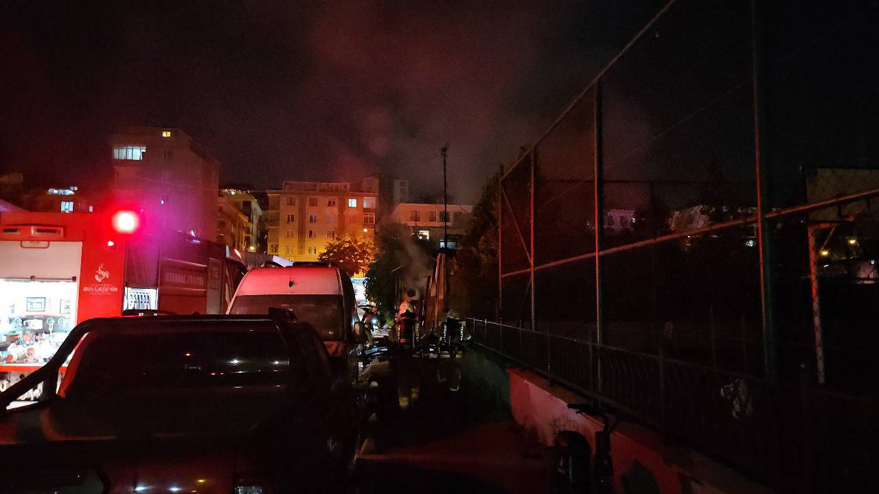 İstanbul'da oto sanayide yangın: Çok sayıda araç yandı!