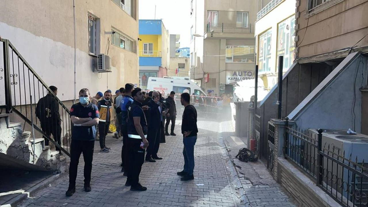 Apartmanda korkutan yangın: 7 kişi dumandan etkilendi