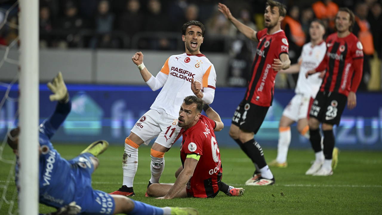 Eski hakemler Gençlerbirliği - Galatasaray maçını değerlendirdi: İptal edilen golde ofsayt kararı doğru mu?