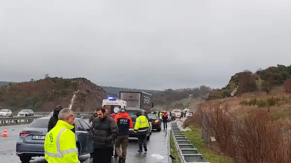 İstanbul-İzmir Otoyolu’nda feci kaza: 1 ölü 10 yaralı!