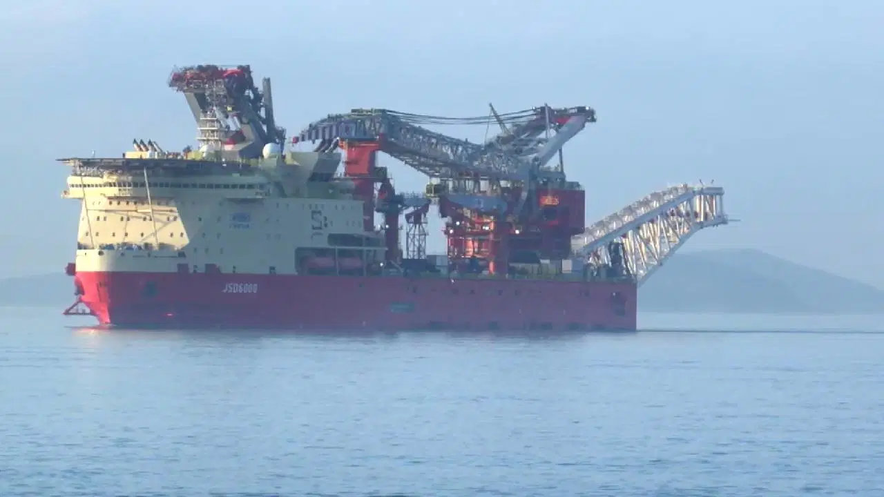 Dev gemi geçiş yapıyor... İstanbul Boğazı geçici olarak kapatıldı