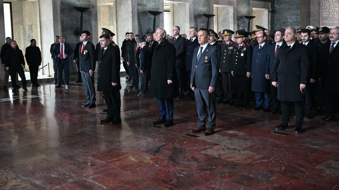 Mansur Yavaş, Anıtkabir'i ve Cebeci Şehitliği’ni ziyaret etti: 'Bu toprakları bizlere vatan kılan aziz şehitlerimizi dualarla andık'