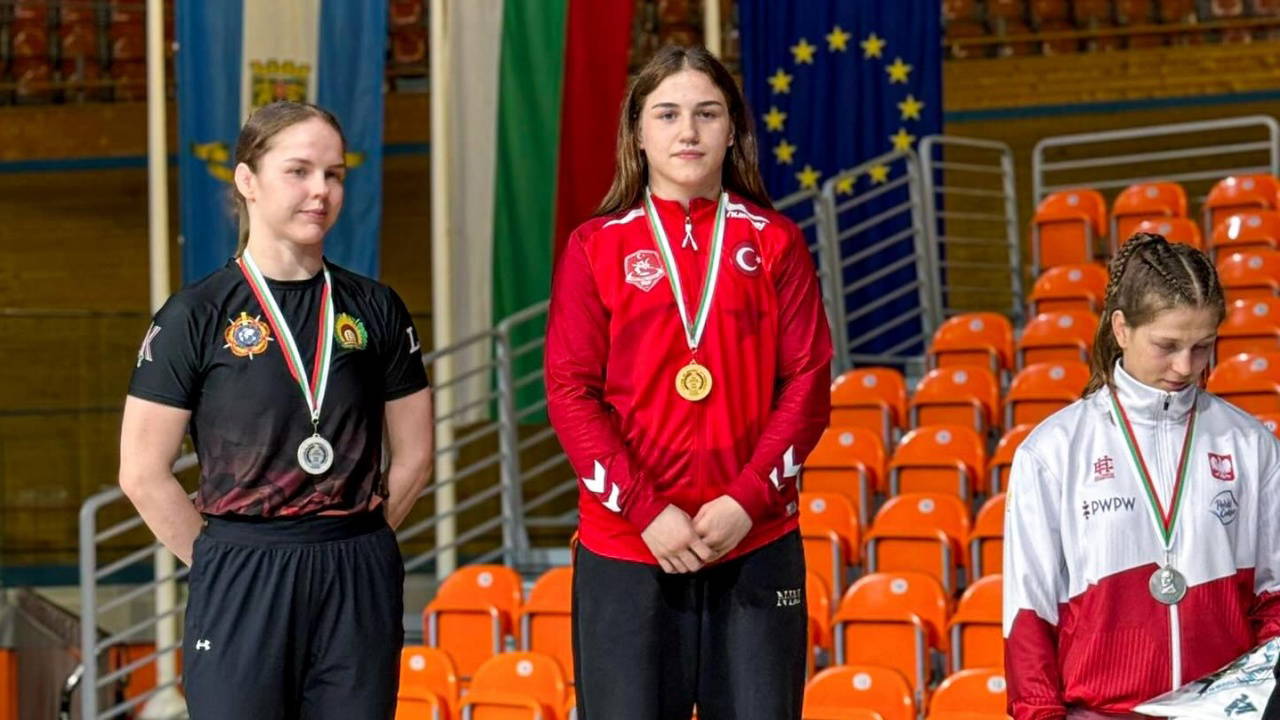 Milli güreşçilerden Bulgaristan'da altı madalya!