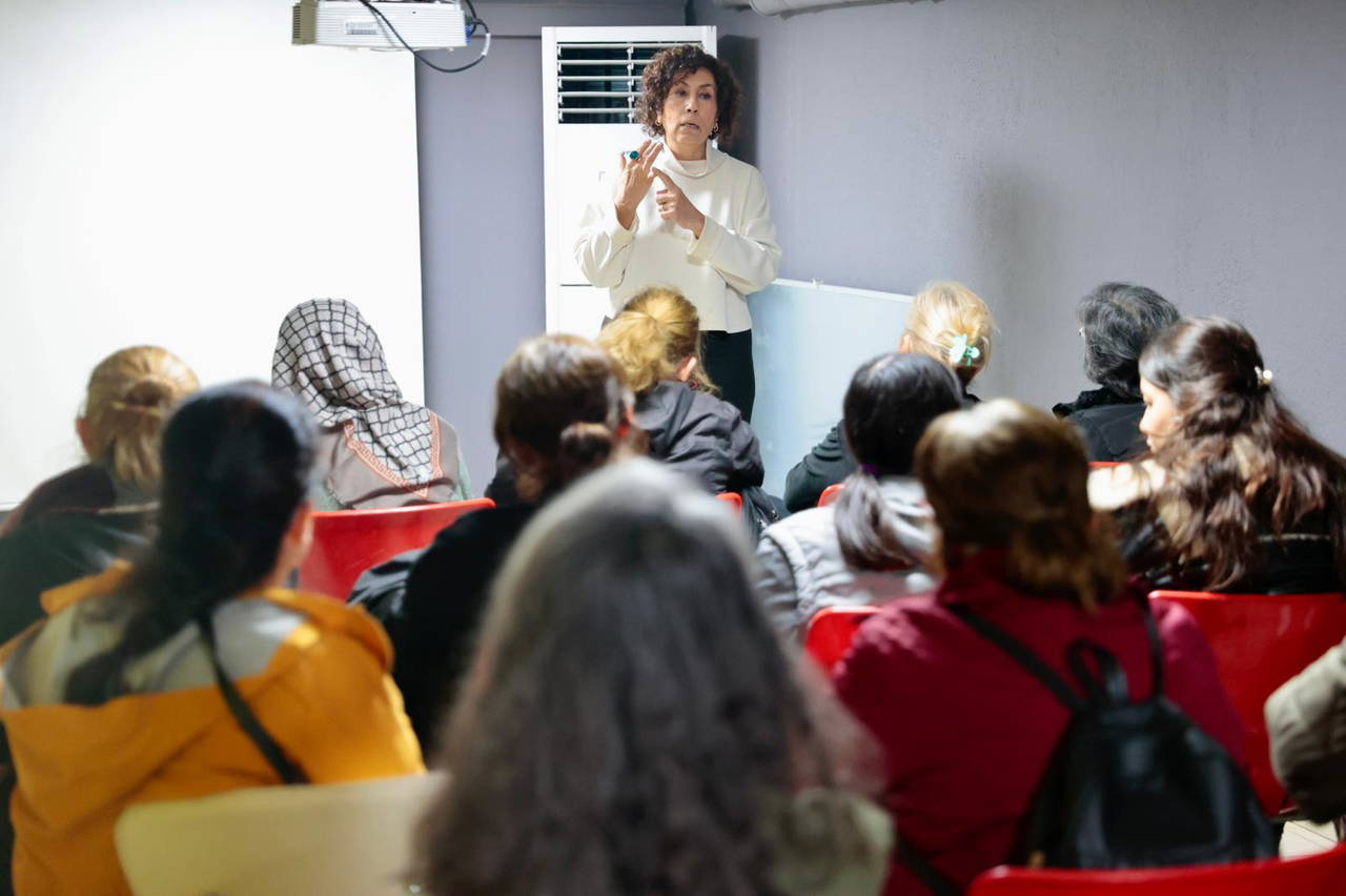 Medeni Kanun’un kazanımları Konak’ta masaya yatırıldı