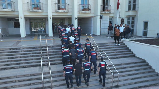 'Evlilik' ve 'iş ortaklığı' sözleriyle dolandırdılar