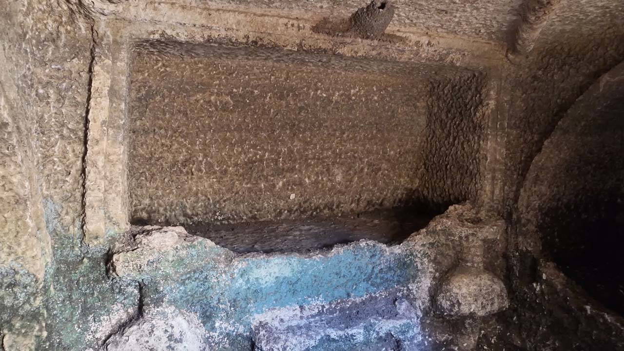 Adıyaman'daki Tharsa Antik Kenti'nde 1800 yıllık oda mezarı bulundu