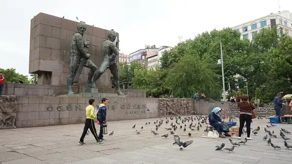 AKP NATO zirvesine hazırlanıyor: Ankara'da kamu personeli 1 hafta izinli olacak