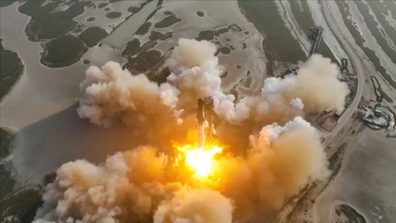 SpaceX'in Starship roketi deneme uçuşu öncesinde patladı