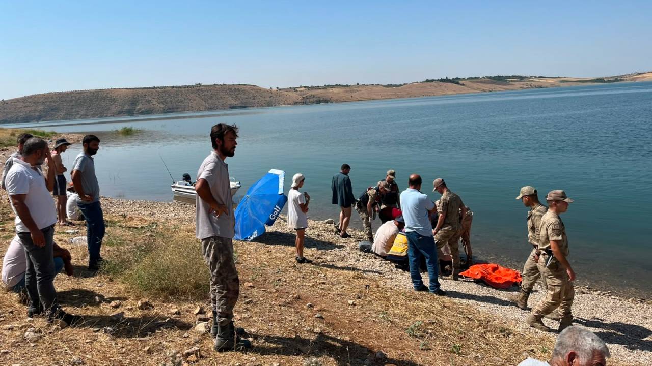 Şanlıurfa'da Fırat Nehri'ne giren 2 kişi boğuldu