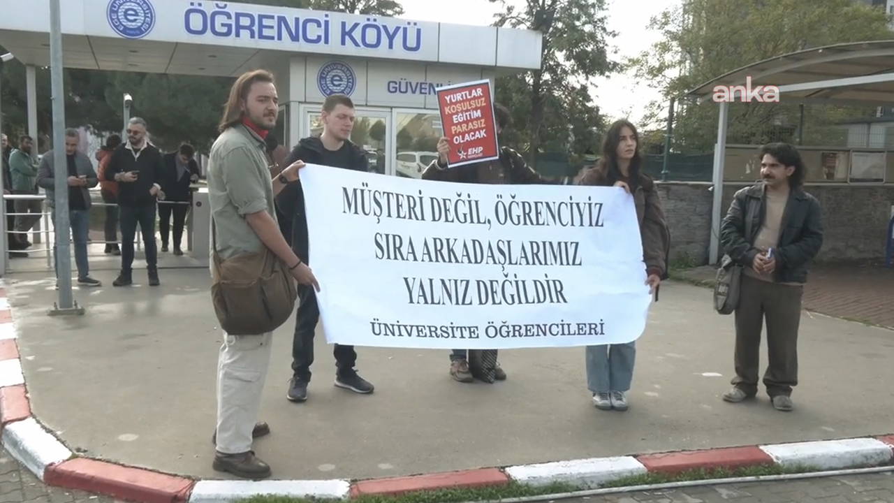 Depremzede öğrencilerin Ege Üniversitesi Öğrenci Köyü'nden çıkarılmasına protesto