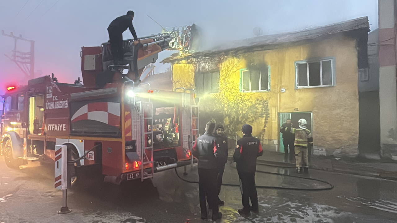 Kütahya'da feci olay... Evde çıkan yangında anne öldü, kızı yaralandı