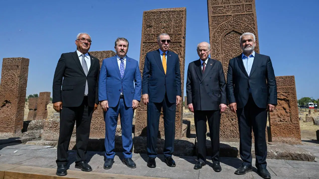 'Terörle, teröristle müzakere edilerek...'