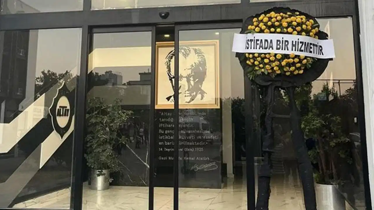 Altay taraftarlarından yönetime siyah çelenk!
